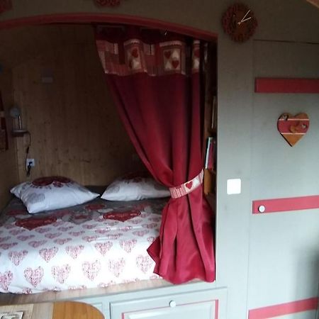 Roulotte Romantique Chauffee En Cevennes Monteils (Gard) Exterior foto