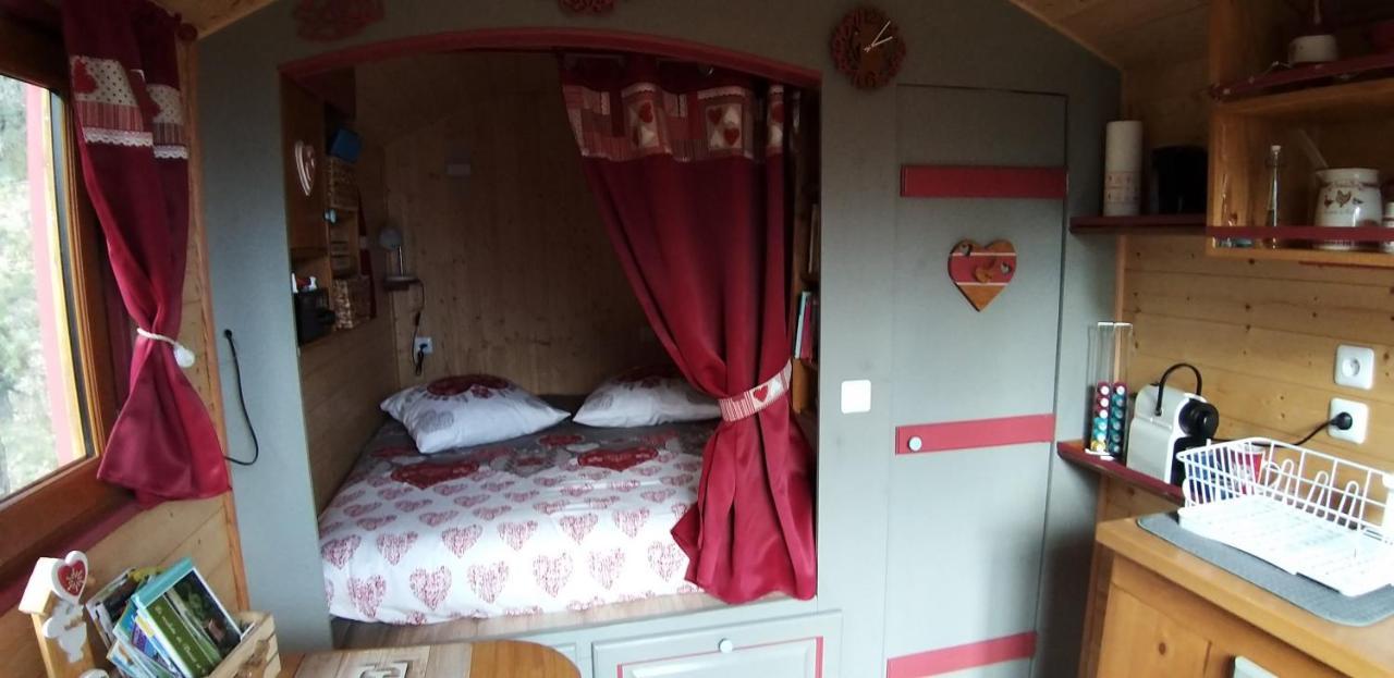 Roulotte Romantique Chauffee En Cevennes Monteils (Gard) Exterior foto